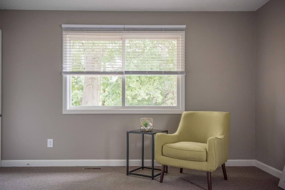 Soft White Faux Wood Cordless Room Darkening Blinds E7166