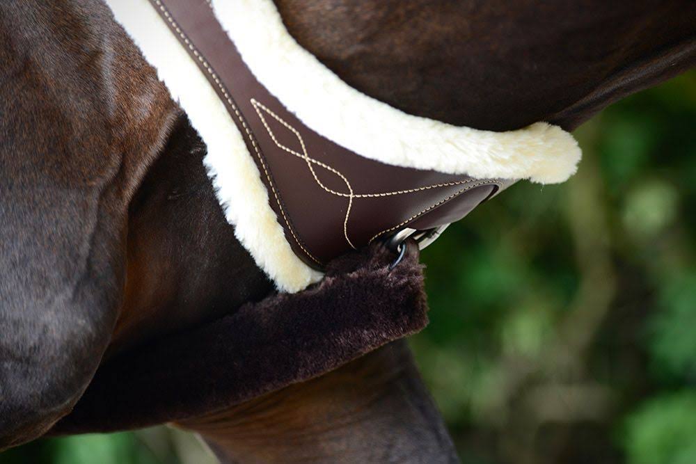 Anatomical Saddle Girth with Lambskin B171782