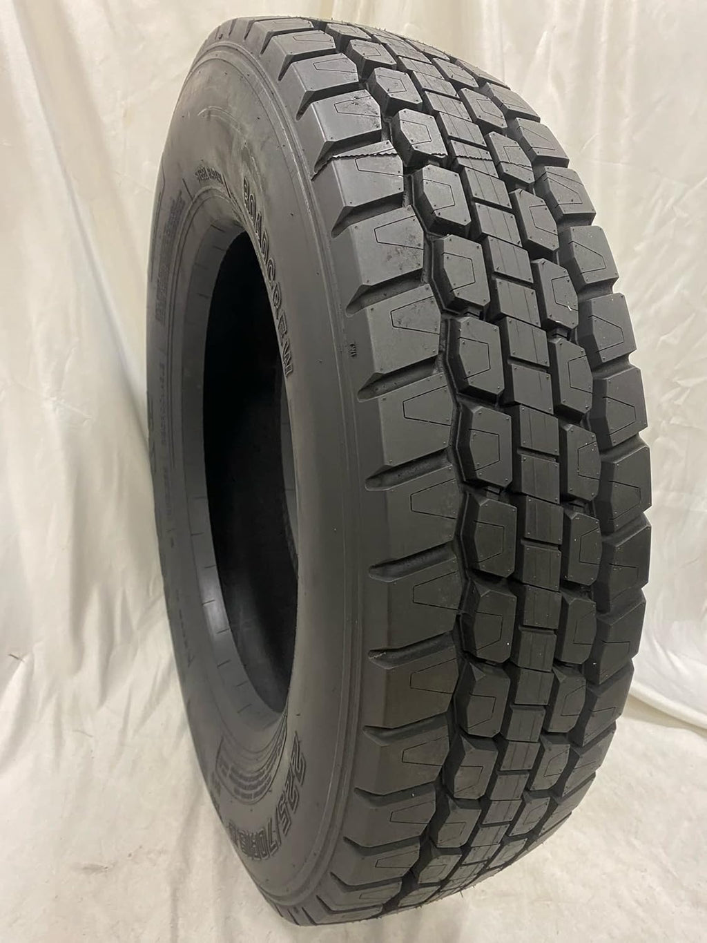 225/70R19.5 14 Ply Drive Tire L237