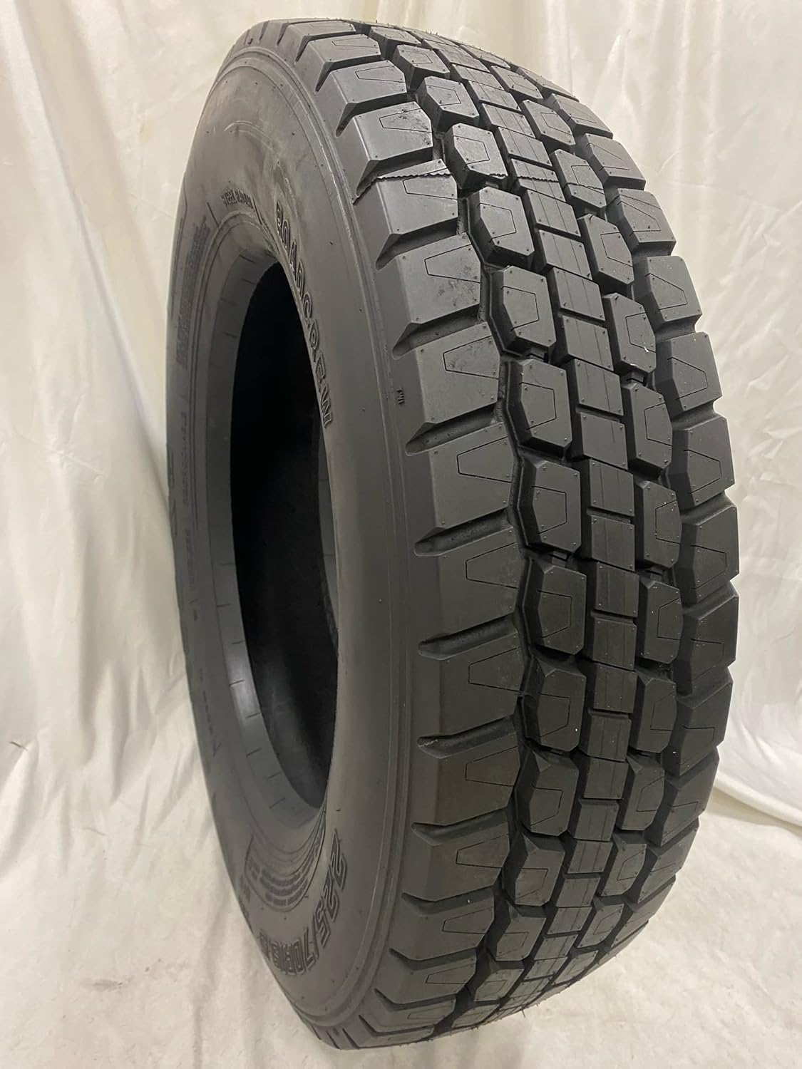 225/70R19.5 14 Ply Drive Tire L237