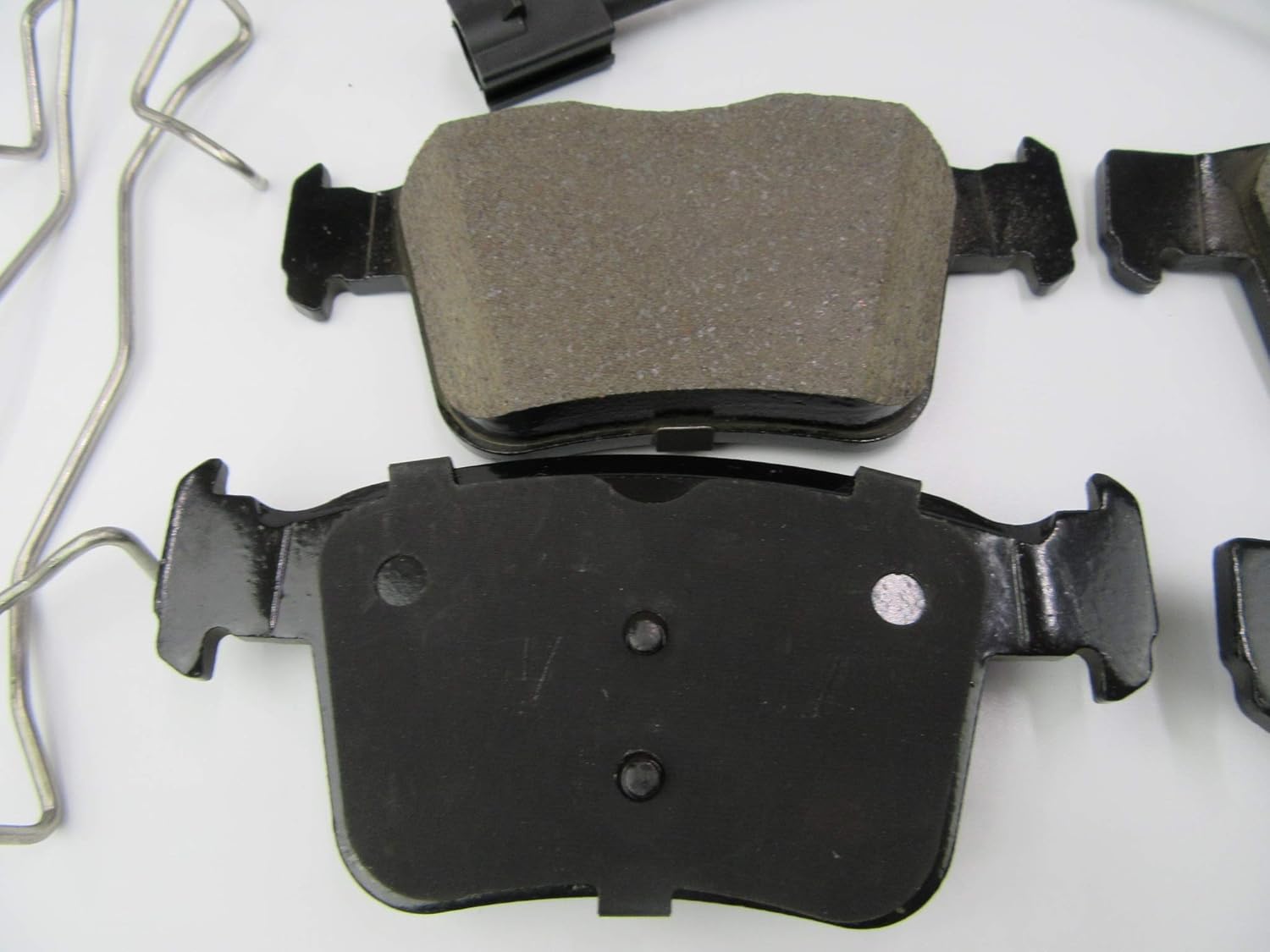 TopEuro replacement front and rear brake pads for Levante Base LOW DUST N51487